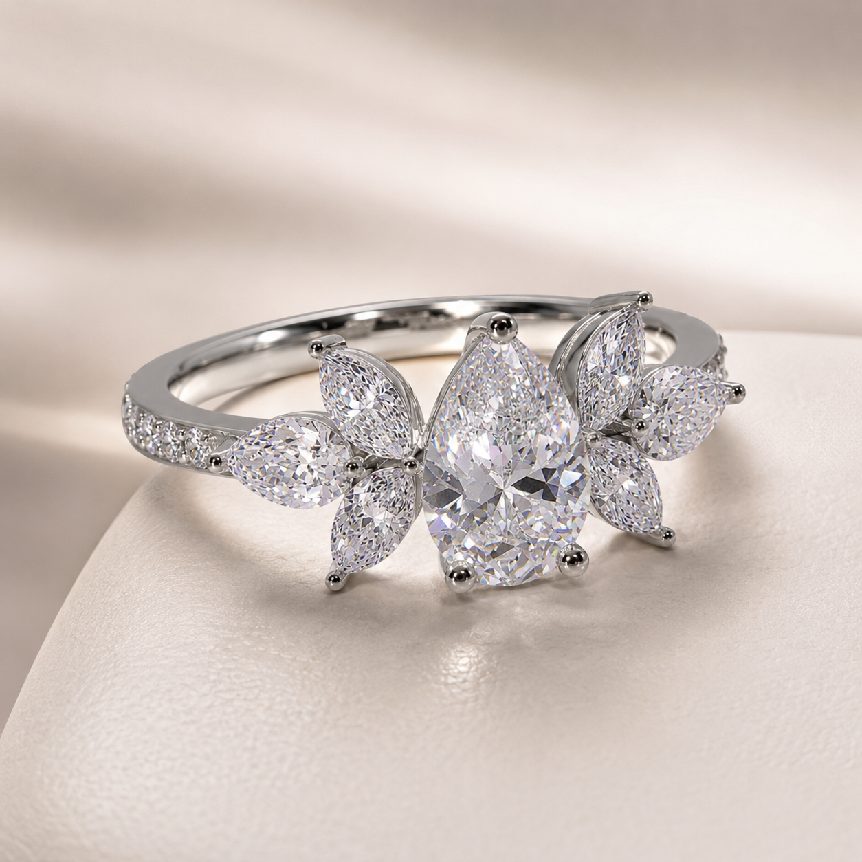 AMOUR Celeste Pear Ring