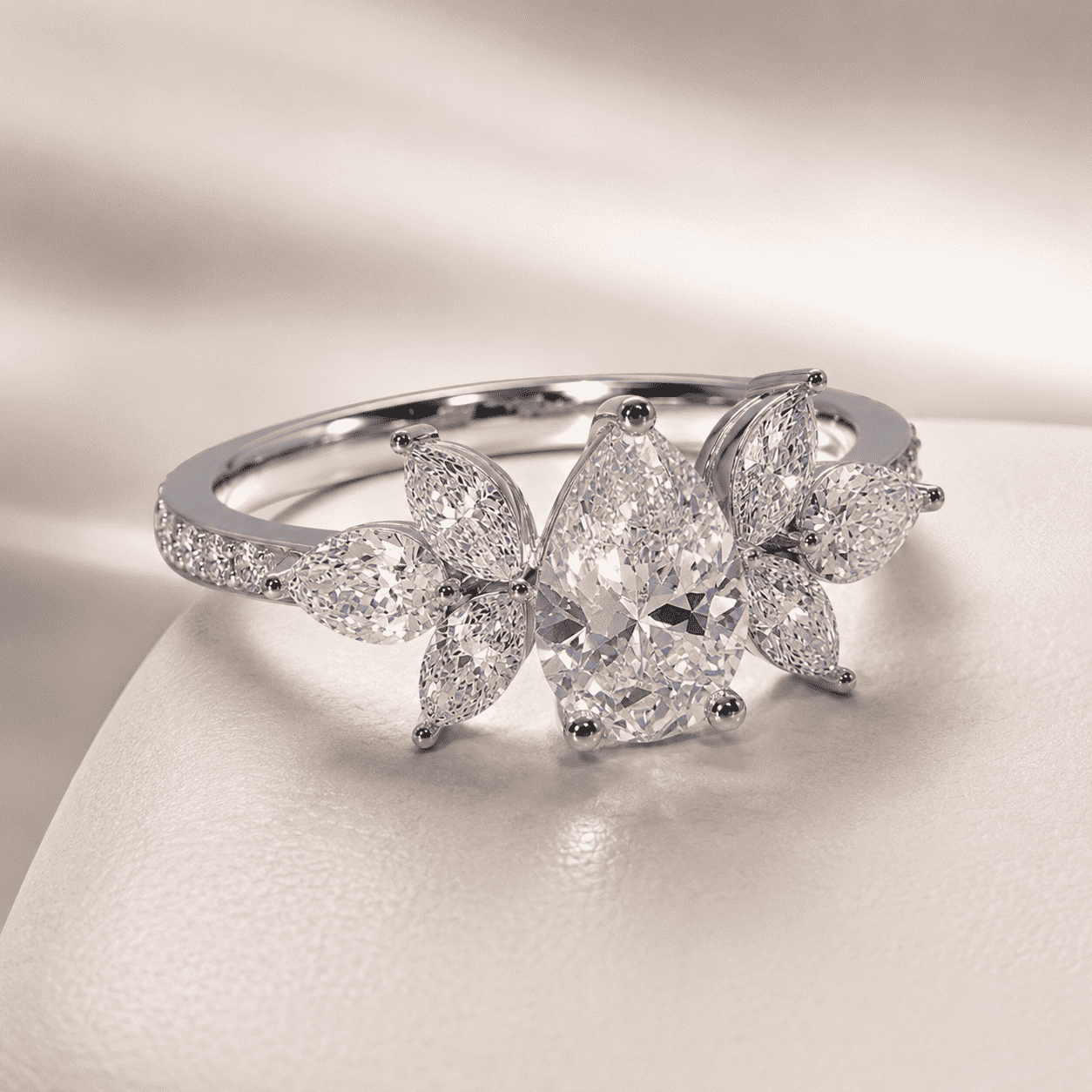 AMOUR Celeste Pear Ring