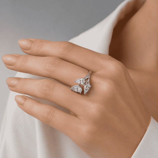 TRINITÉ Ring – Three Pear Diamond Love Ring