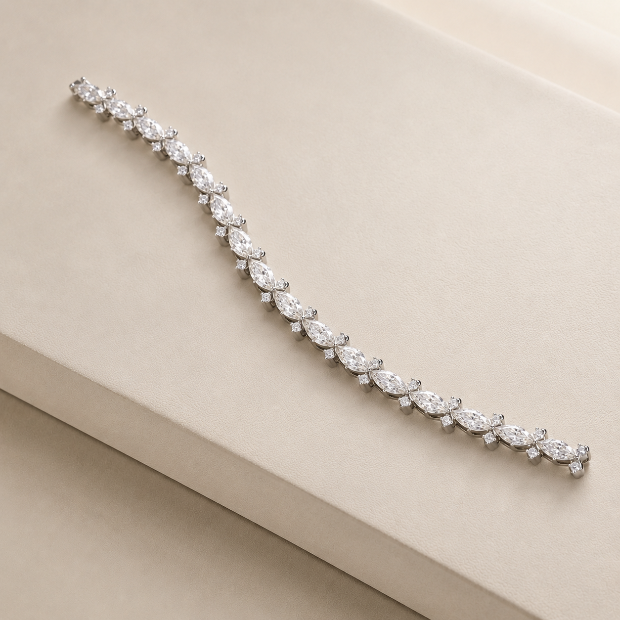 LUMIÈRE Marquise Halo Bracelet