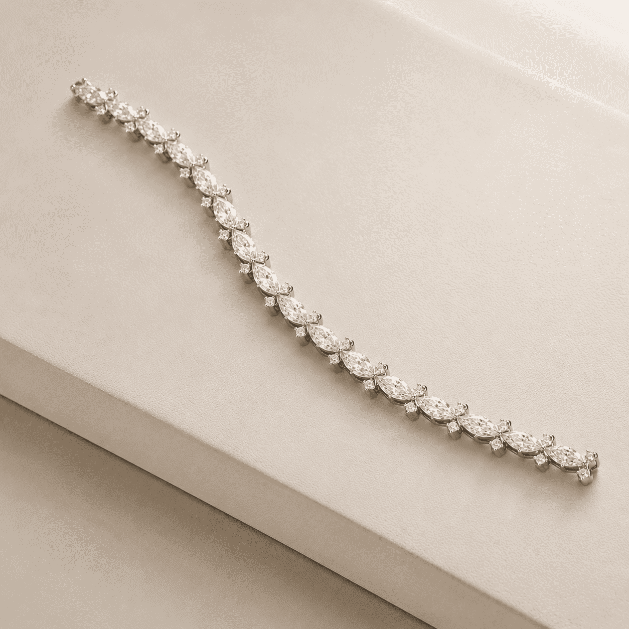LUMIÈRE Marquise Halo Bracelet