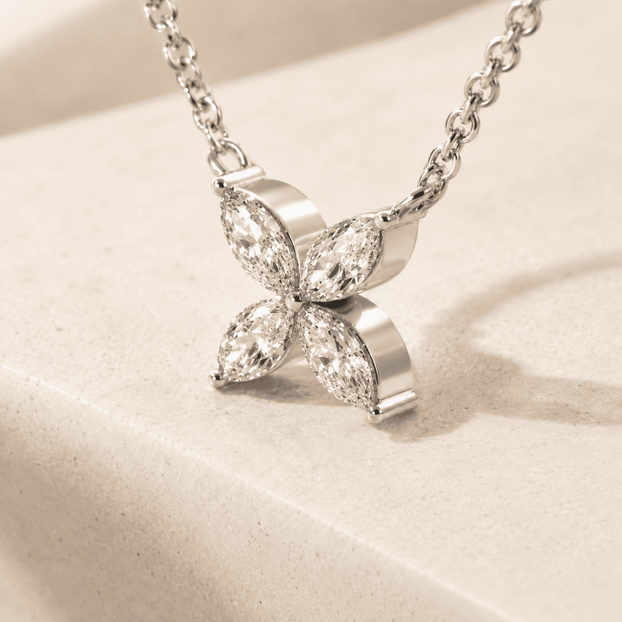 LUMIÈRE Winglet Pendant