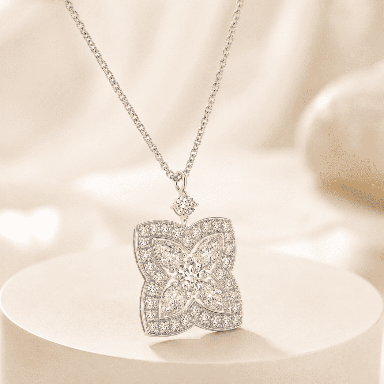 SHAAHI Lotus Aura Pendant