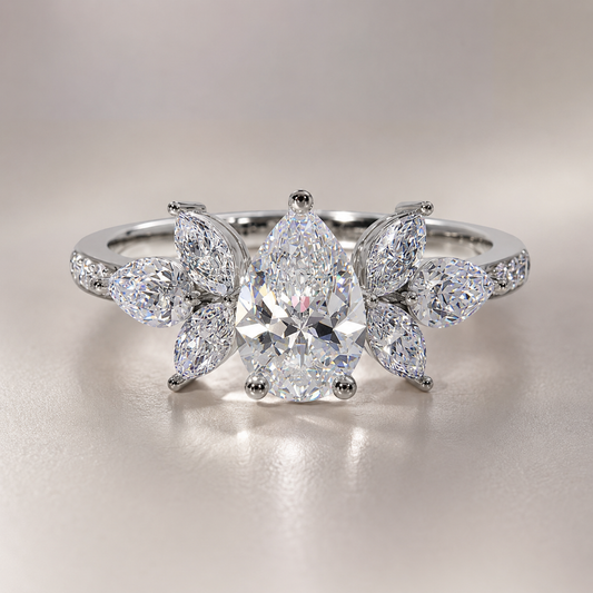 AMOUR Celeste Pear Ring