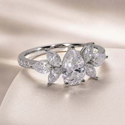AMOUR Celeste Pear Ring