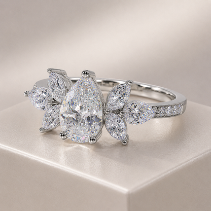 AMOUR Celeste Pear Ring