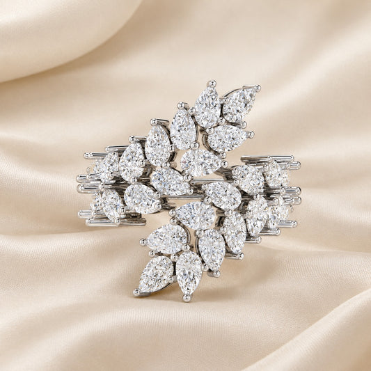 TERRA ÉLAN – Pear Diamond Cluster Ring