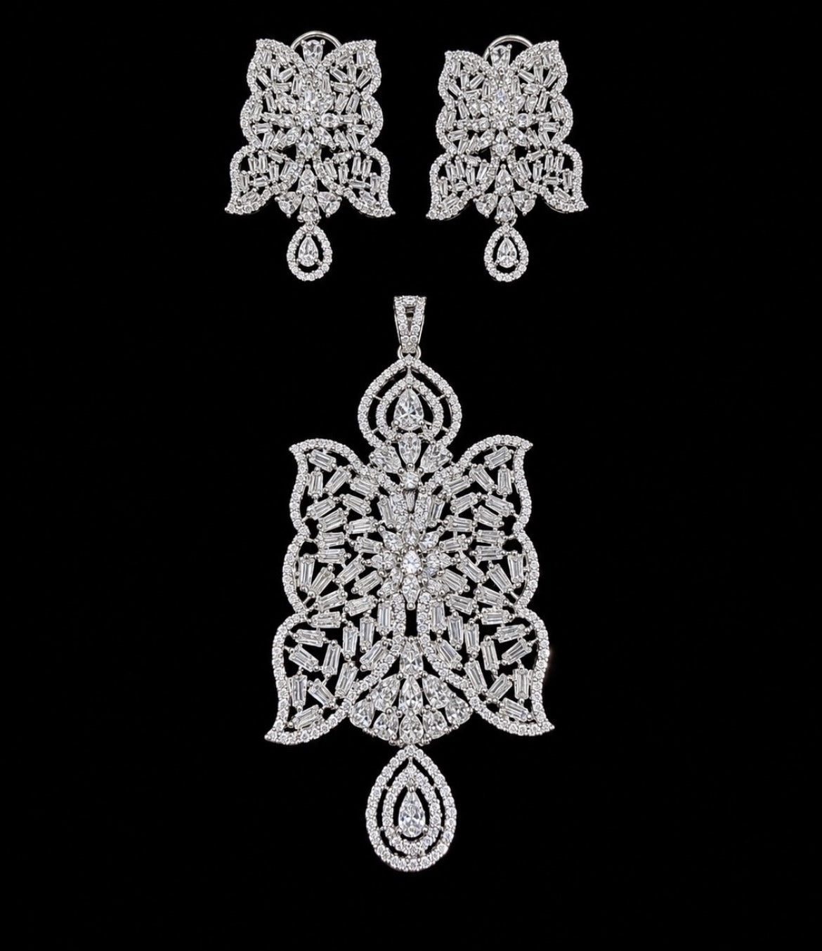 The Grand Crest Pendant & Earring Set